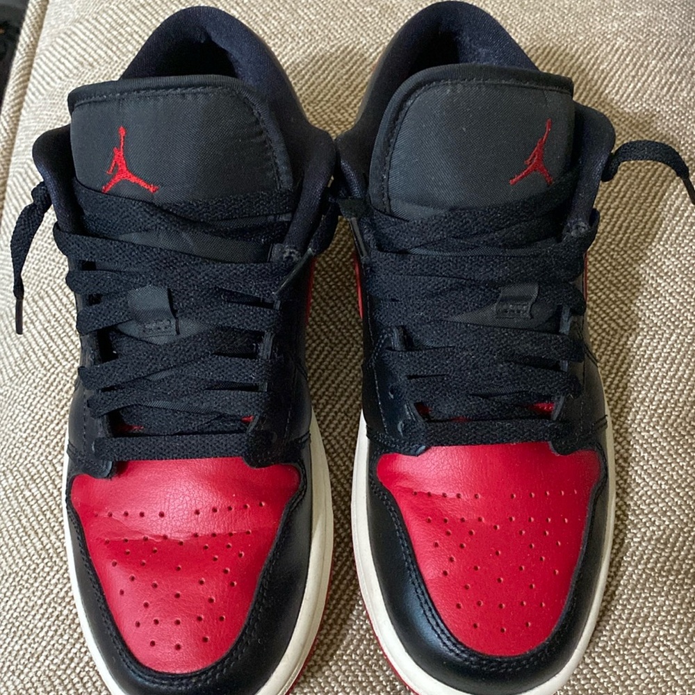 Jordan 1s low top black,red and cream